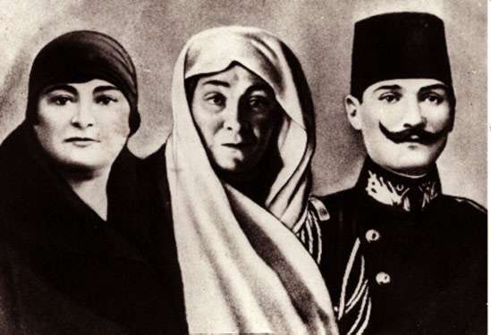 Atatürk ve annesi