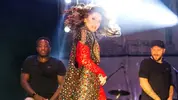 hadise-kirmizi-elbisesiyle-yaz-konserlerindeki-10016205_9659_m.webp