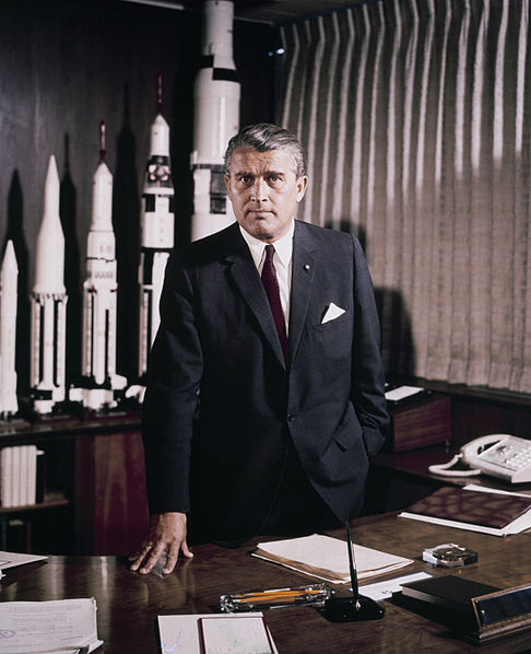 486px-Wernher_von_Braun.jpg