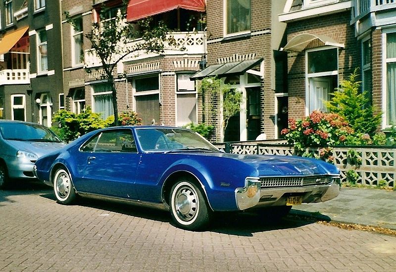 800px-Oldsmobile_Toronado_0003.jpg