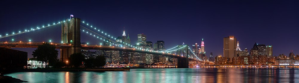 1000px-Pont_de_Brooklyn_de_nuit_-_Octobre_2008_edit.jpg