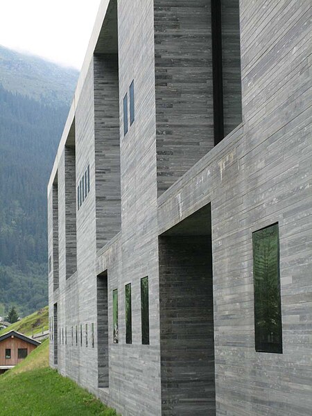 450px-Therme_Vals_wall_structure%2C_Vals%2C_Graub%C3%BCnden%2C_Switzerland_-_20060811.jpg