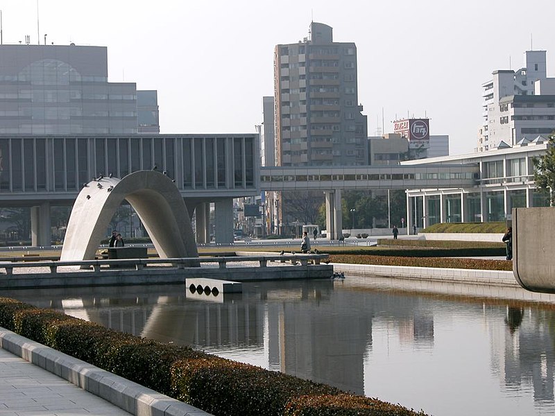800px-Hiroshima_Pond_of_Peace.jpg