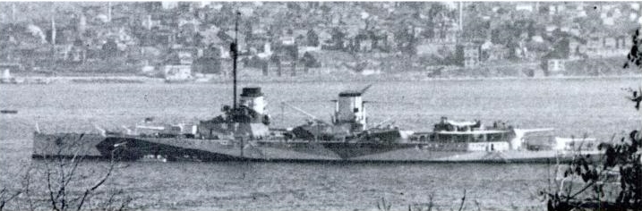 Yavuz_%28Goeben%29_battlecruiser_Istambul_April_1946_-_cropped.jpg