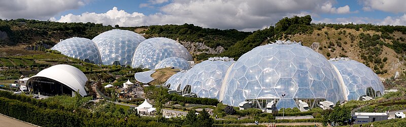 800px-Eden_Project_geodesic_domes_panorama.jpg