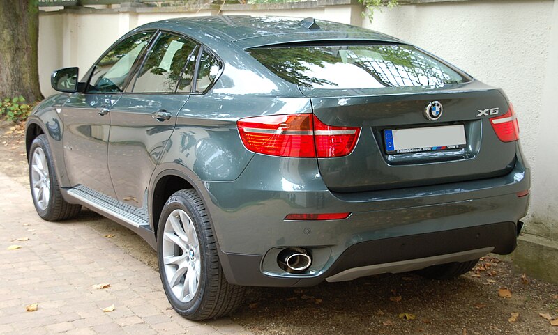 800px-BMW_X6_xDrive35d_rear.jpg