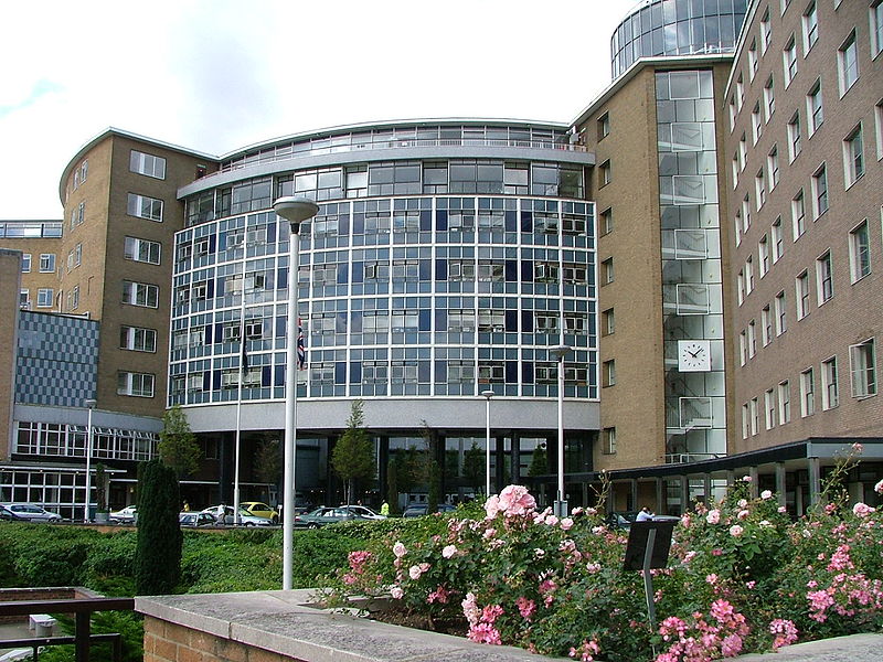 800px-BBC_Television_Centre.JPG