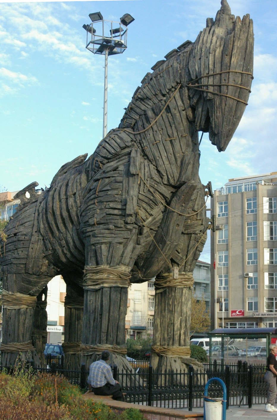 Trojan_horse_%C3%87anakkale.jpg