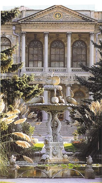 333px-Dolmabahce_Sarayi.jpg