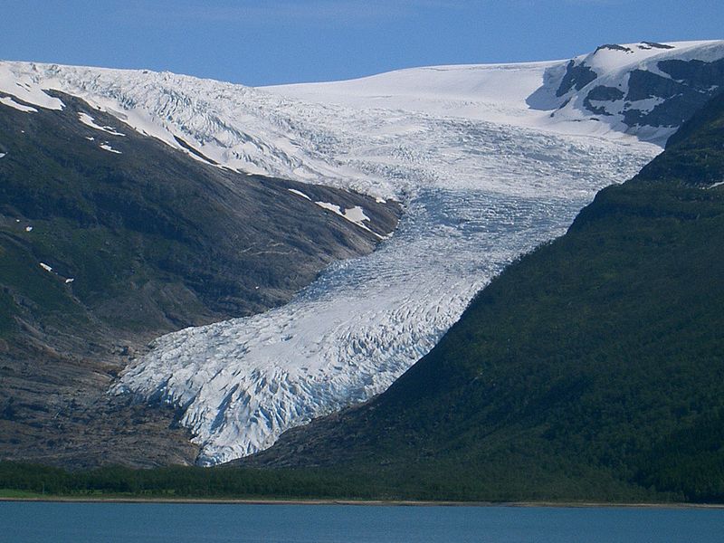 800px-Glacier_svartisen_engabreen.JPG