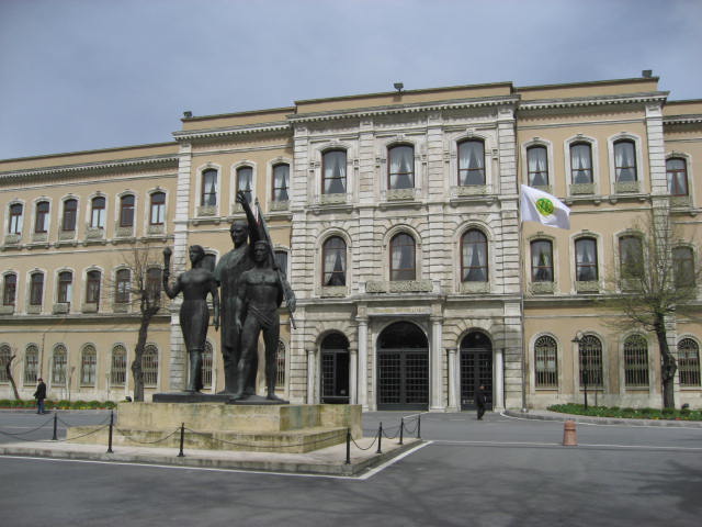 Istanbul_University_campus_March_2008c.JPG