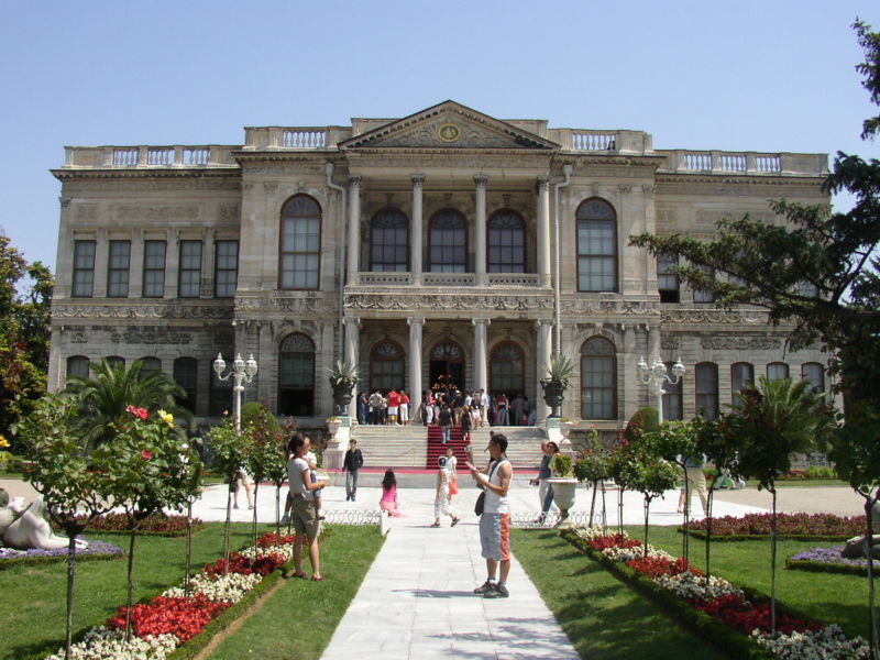 800px-Dolmabahce_Ingresso.JPG