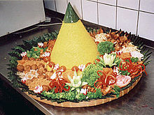 220px-Tumpeng-Jawa.jpg