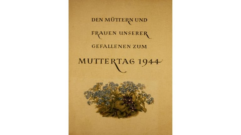 Vorderseite einer Urkunde zum Muttertag am 14. Mai 1944: Den Müttern und Frauen unserer Gefallenen zum Muttertag 1944, darunter ein Blumenbouquet