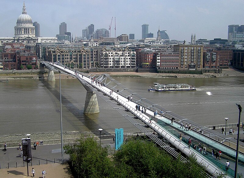 800px-Mill.bridge.from.tate.modern.arp.jpg