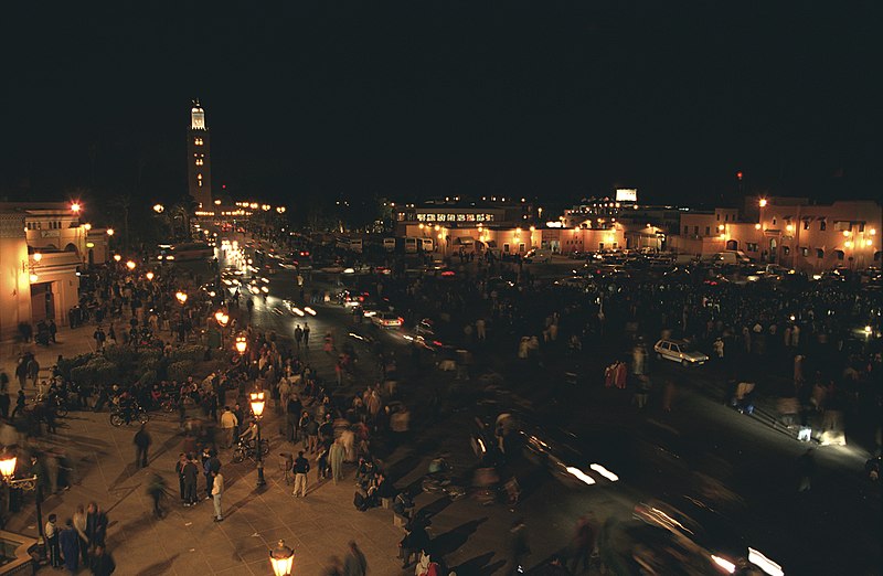 800px-Marrakesh%2C_Djemaa_el_Fna_in_the_evening_%28js%29.jpg