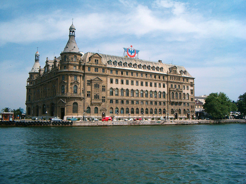 800px-Haydarpasa_train_station.jpg