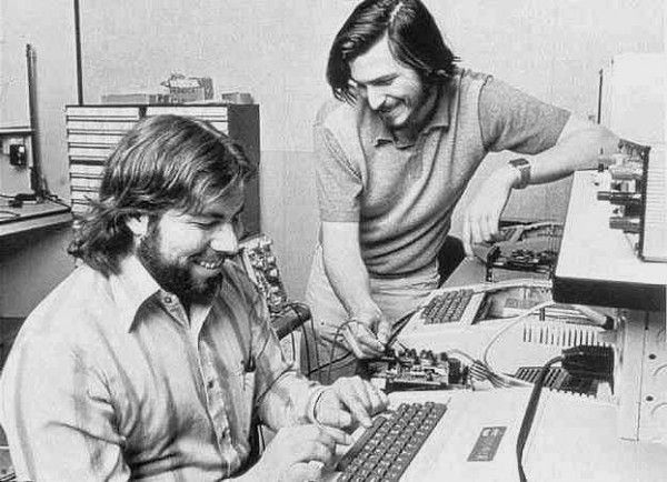 Steve-Jobs-and-Steve-Wozniak-600x434.jpg