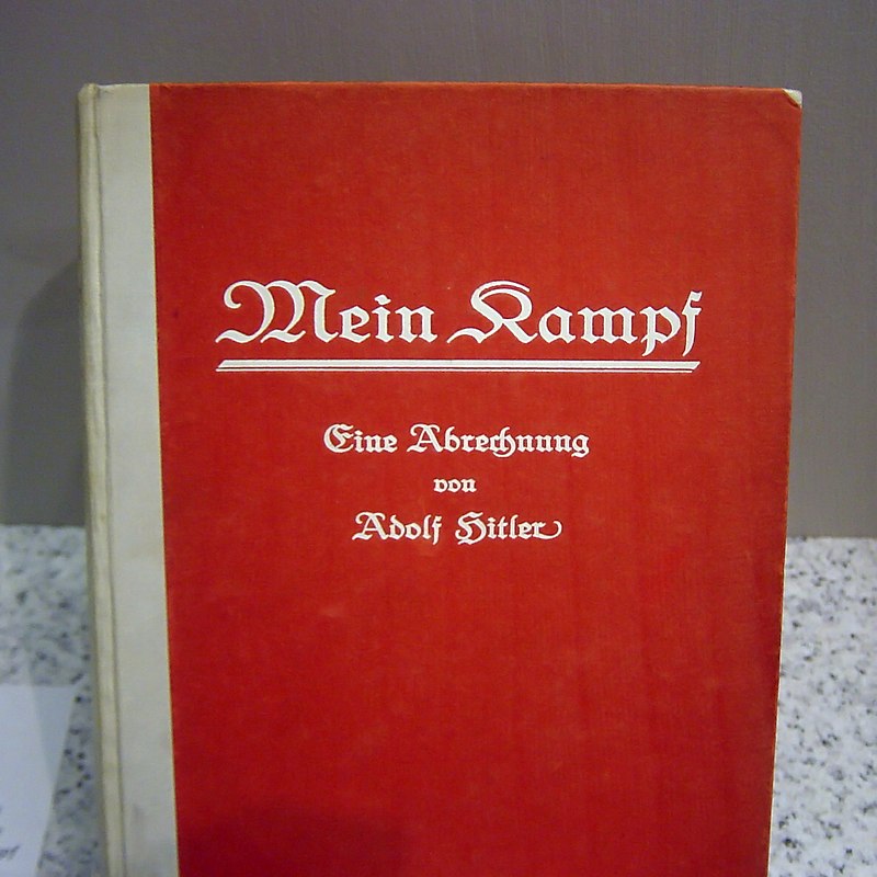 800px-Erstausgabe_von_Mein_Kampf.jpg